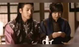 韩剧帝王在线观看,宫廷权谋，爱恨交织的虚拟世界