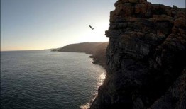 悬崖全集在线观看,揭秘惊险悬疑的巅峰之作