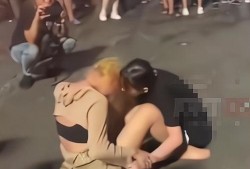 初中女生打架撕衣视频在线观看,初中女生撕衣打架事件视频曝光