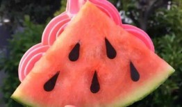 网红吃瓜恐龙,趣味横生引发网友热议